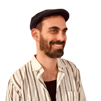 איתי קנדר, מטפל בגישה דיאלוגית, בתמונה מחייך